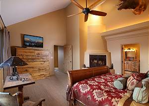 Alpenglow Peaks Lodge