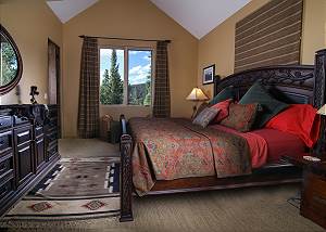 Alpenglow Peaks Lodge