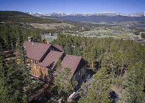 Alpenglow Peaks Lodge