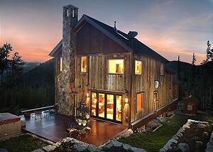 Alpenglow Peaks Lodge