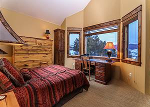 Alpenglow Peaks Lodge