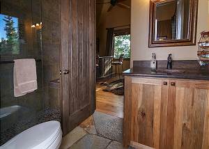 Alpenglow Peaks Lodge