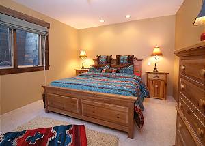 Alpenglow Peaks Lodge