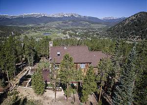 Alpenglow Peaks Lodge