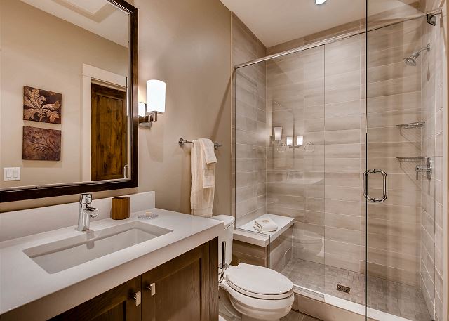 River View Secondary King Ensuite Bathroom