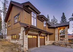 Snowy Point Chalet