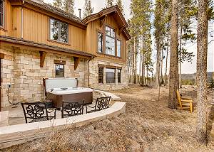 Snowy Point Chalet