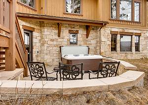 Snowy Point Chalet