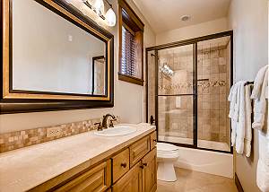 Bighorn Bunk Ensuite bathroom