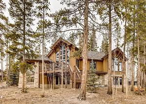 Snowy Point Chalet