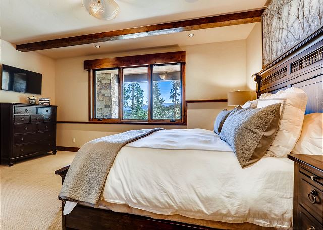 Forest View Queen Suite