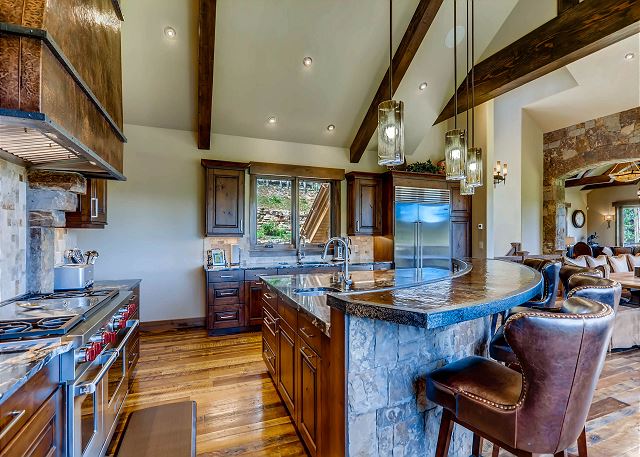 Full service gourmet kitchen