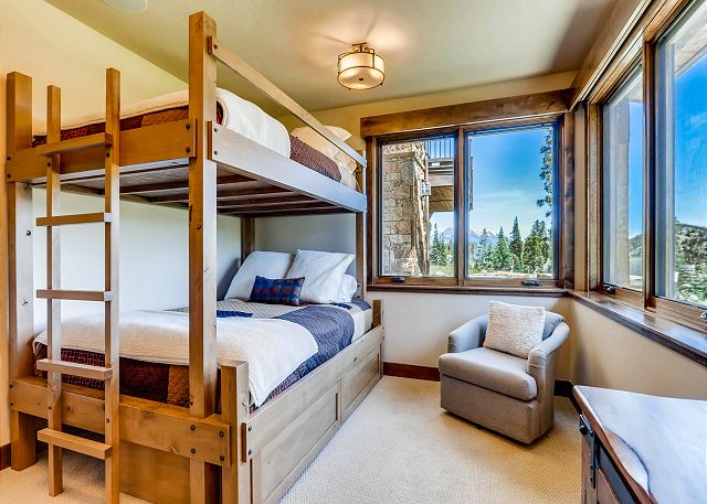 Thicket Queen Bedroom