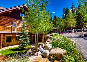 Entry to Twin Eagles Lodge