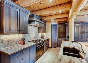 Deluxe kitchen with