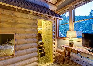 Bunker Hill Lodge Room
