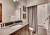 Kilt King ensuite