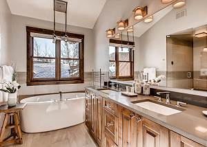 Skye Beinn Master ensuite