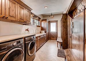 Mudroom / Laundry room