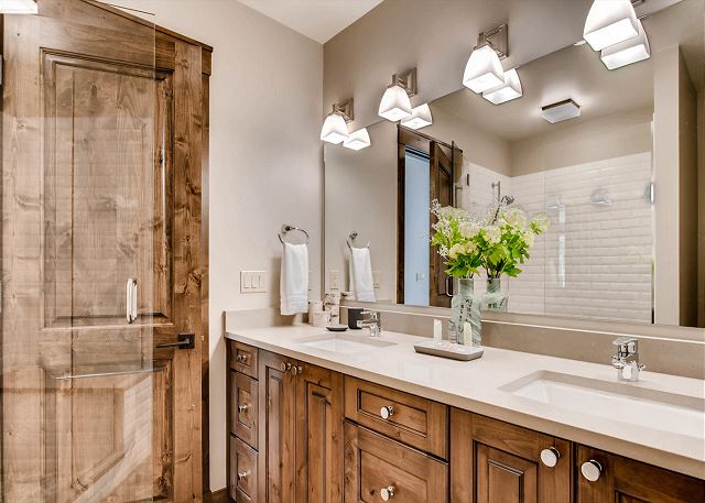 Islay King Ensuite Bath