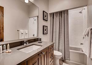 Kilt King ensuite