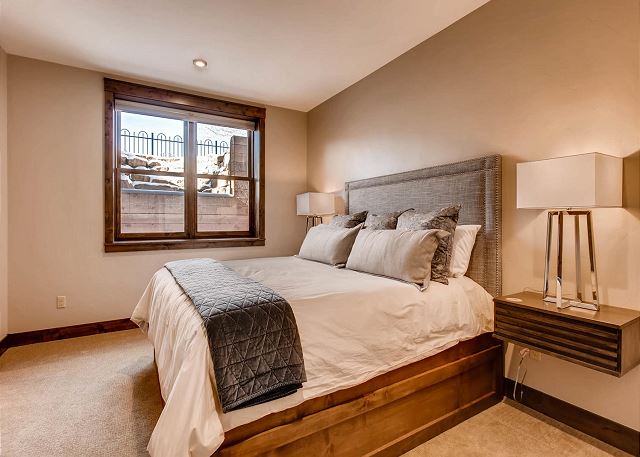 - sleeps 2-3 in one king bed and one twin trundle bed