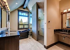 Willows King Ensuite Bath