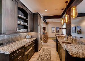 Mid level wet bar