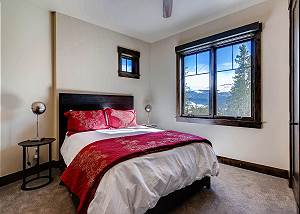 Gold Rush Queen Suite