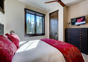 Gold Rush Queen Suite