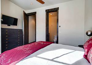 Gold Rush Queen Suite