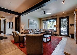 Mid level lounge area