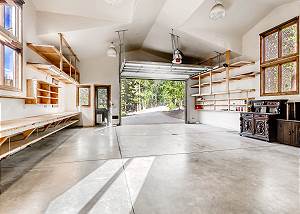 Spacious garage