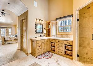 Dual sink in Lievre Blanc