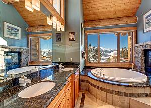 Point View King Ensuite