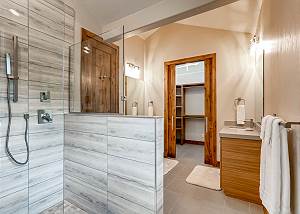 Haslett's Master En-Suite Bathroom
