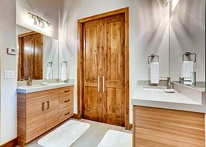 Haslett's Master En-Suite bathroom