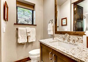 Peruvian King en-suite bathroom