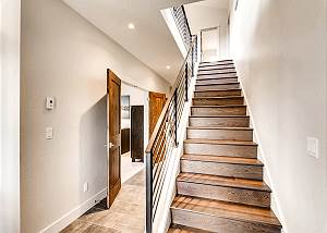 Entry staircase to upper level