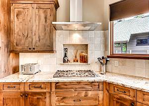 Utilize the 6-burner gas stovetop
