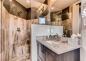 Aviation King Ensuite