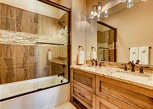 White Cloud King En-suite