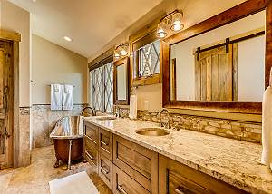Silver Fox Master En-Suite
