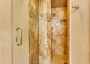 Silver Fox Master En-Suite