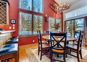 Dining for 6 with bar seating