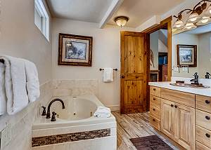 Beowulf Main Ensuite Bath