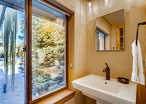 King Bear Ensuite Bath