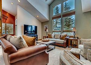 Spacious living room