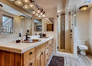 Beowulf Main Ensuite Bathroom