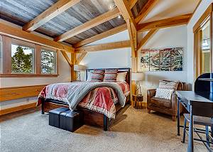 Lake Chutes King Suite